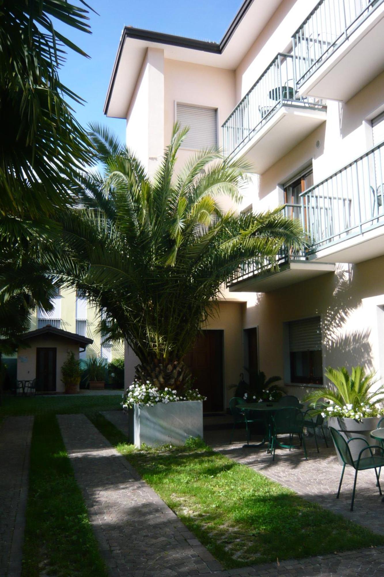 Villa Phoenix - Lake Apartments Riva del Garda Kültér fotó