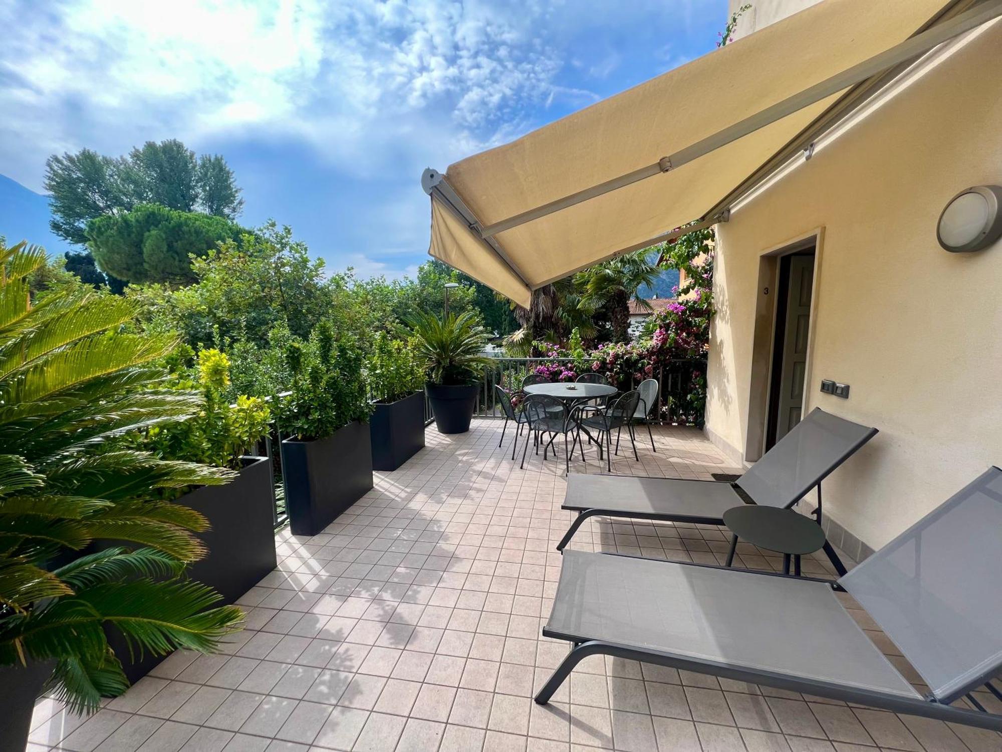 Villa Phoenix - Lake Apartments Riva del Garda Kültér fotó