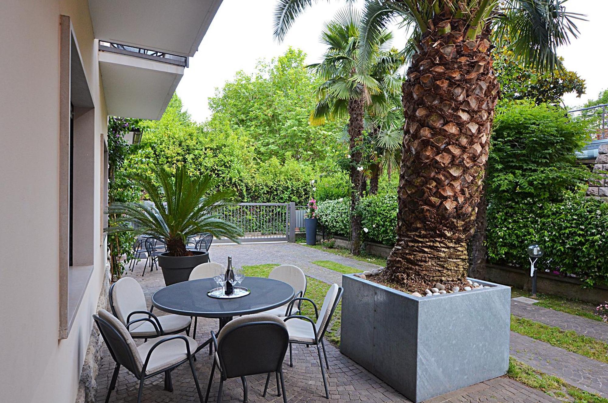 Villa Phoenix - Lake Apartments Riva del Garda Kültér fotó
