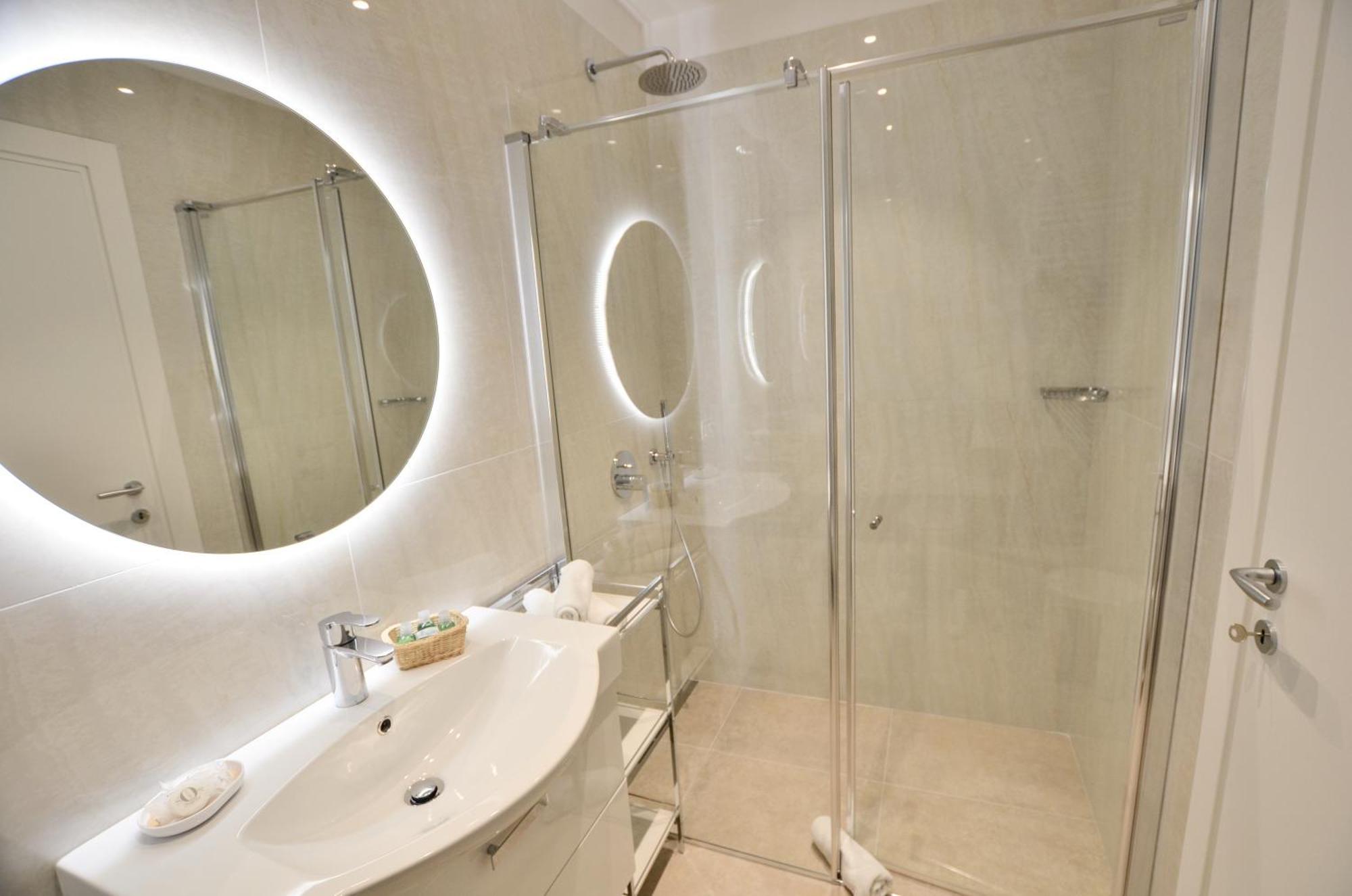 Villa Phoenix - Lake Apartments Riva del Garda Kültér fotó