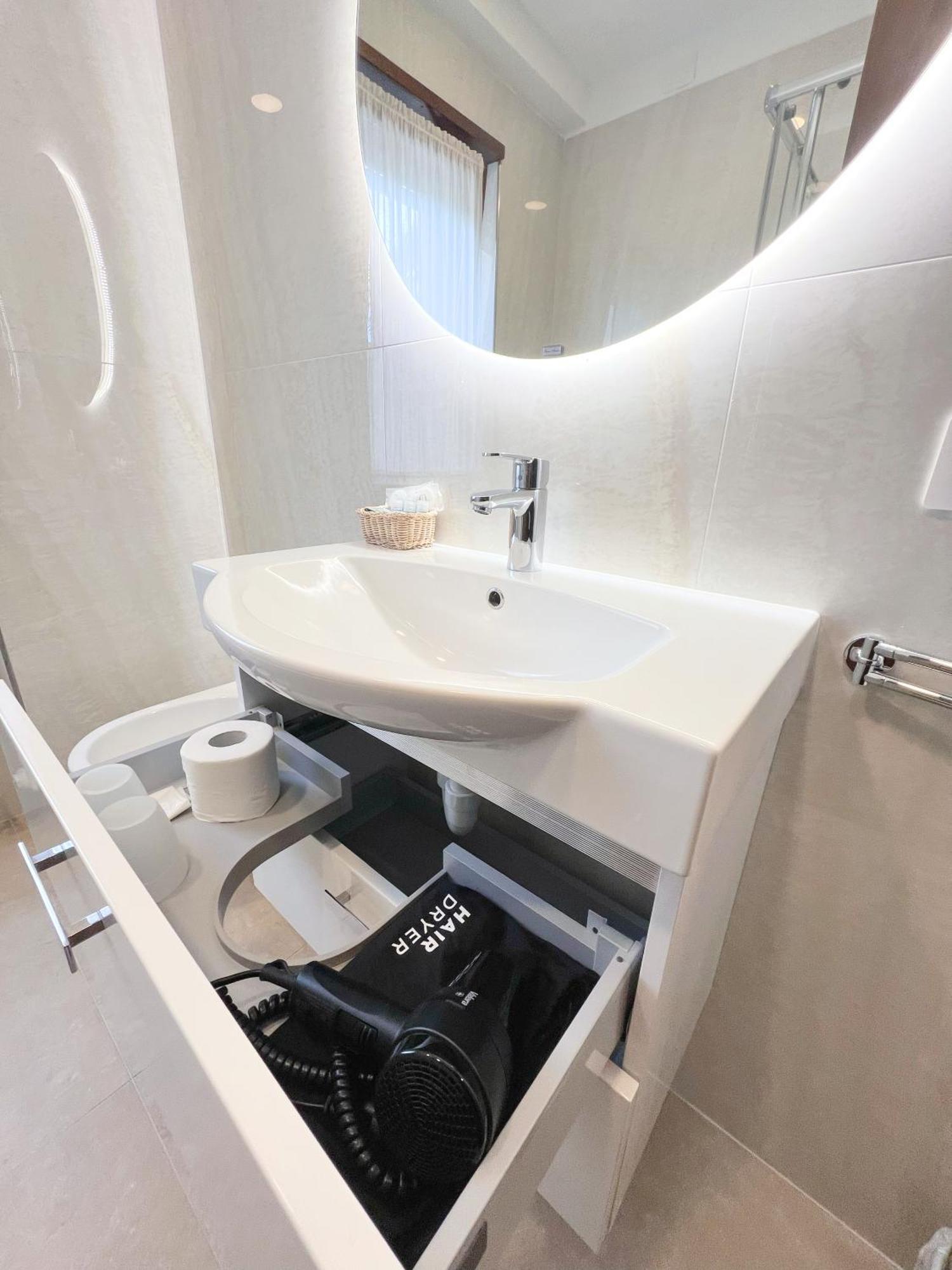 Villa Phoenix - Lake Apartments Riva del Garda Kültér fotó