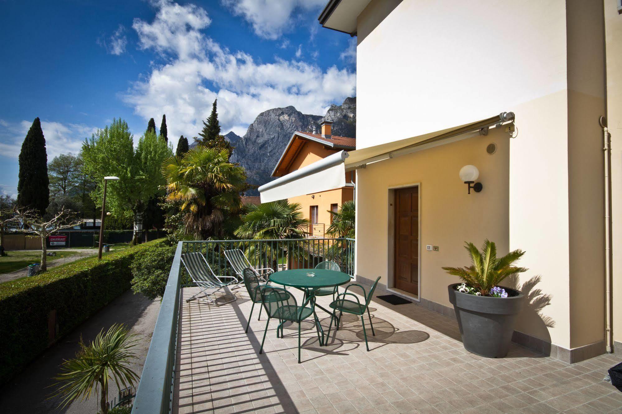 Villa Phoenix - Lake Apartments Riva del Garda Kültér fotó