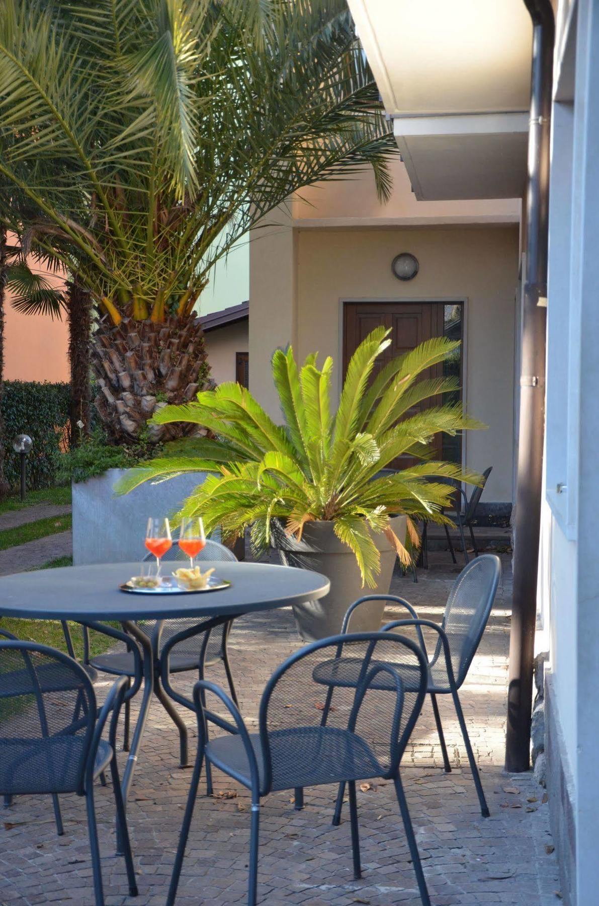 Villa Phoenix - Lake Apartments Riva del Garda Kültér fotó