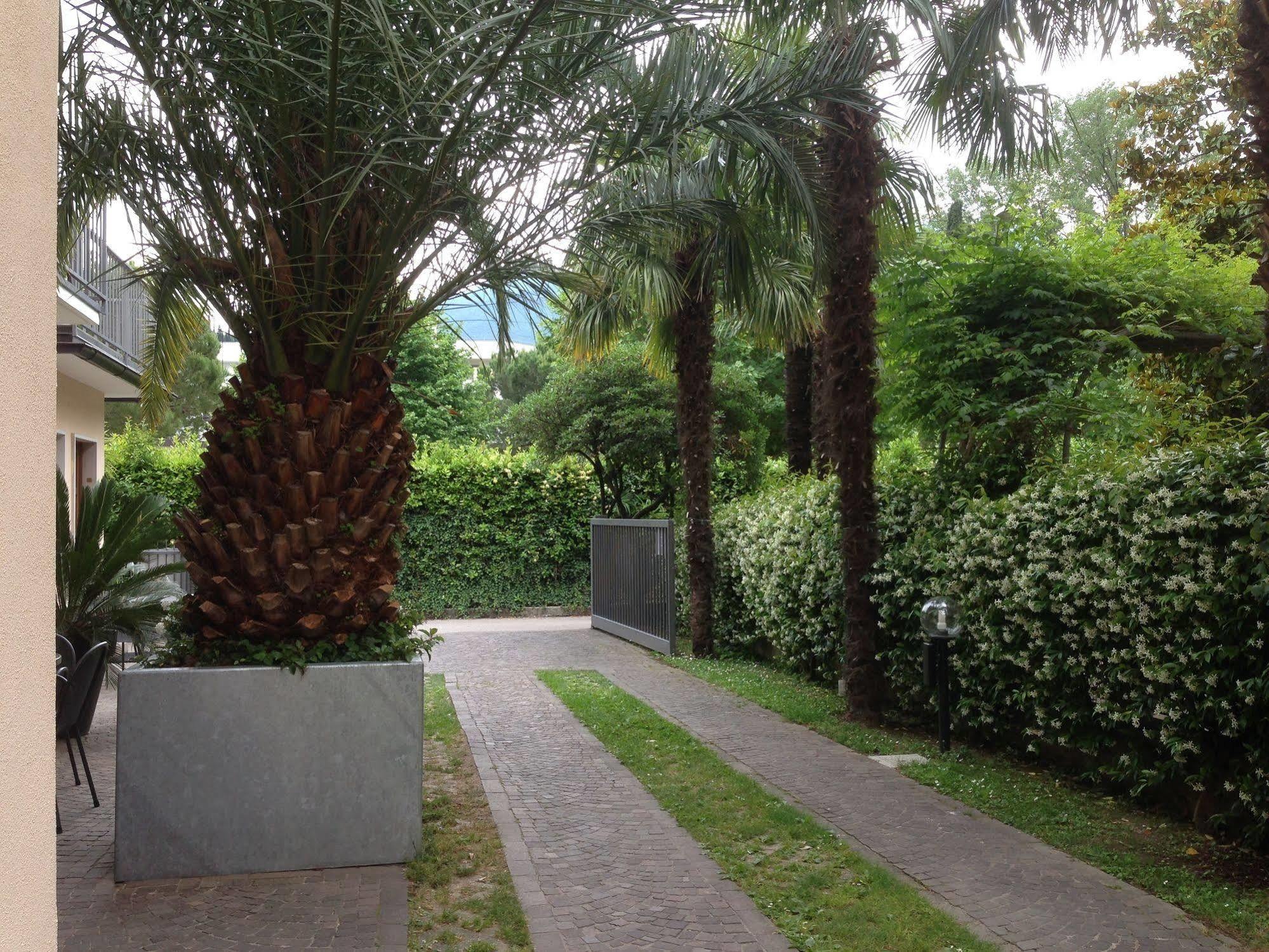 Villa Phoenix - Lake Apartments Riva del Garda Kültér fotó